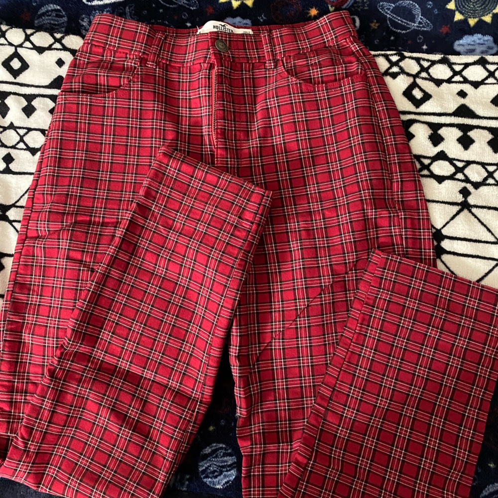 Hollister jeans color red <3